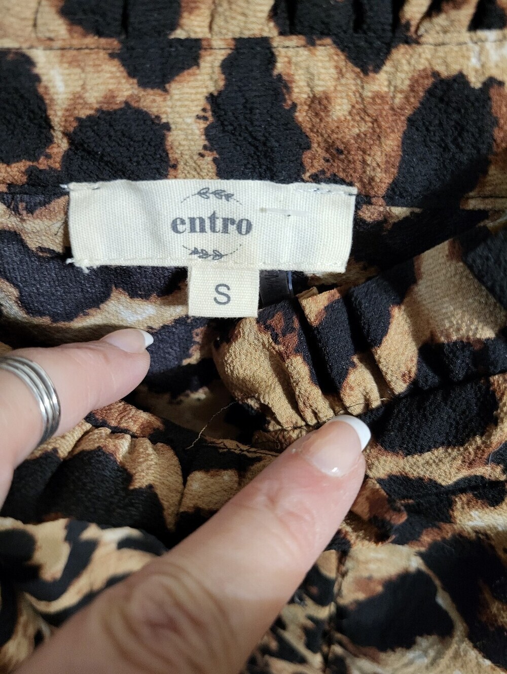 ENTRO ANIMAL PRINT OFF SHOULDER TOP SZ S - Picture 3 of 4